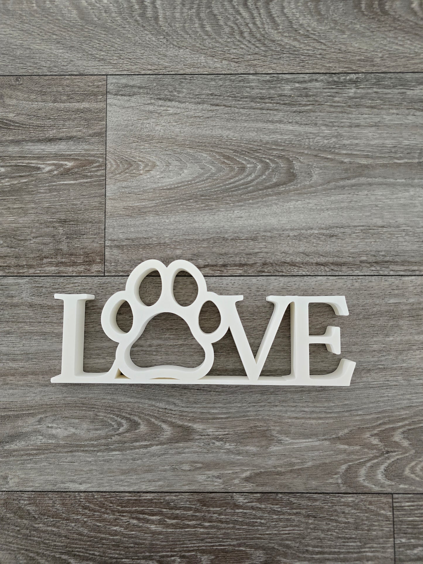 Love Schriftzug mit Pfote